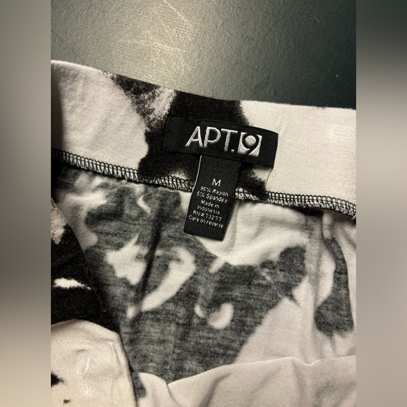 (4) Flowy Skirts for $12 - Picture 13 of 16